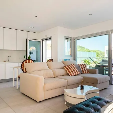 Oceanfront Penthouse Apartment
